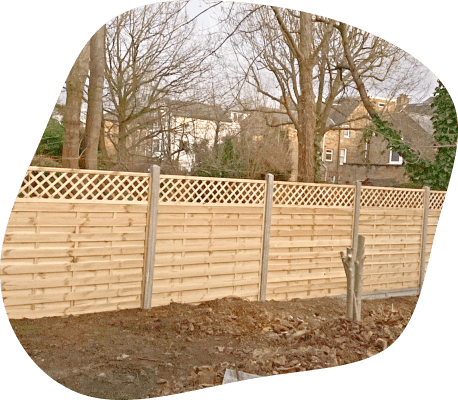 A newly installed wooden fence featuring a lattice design atop, demonstrating the expertise and aesthetic quality of Samyx's fence installation services in a residential setting.