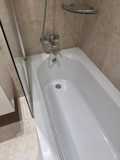 Spotless bathtub after end of tenancy cleaning in Balham, SW12