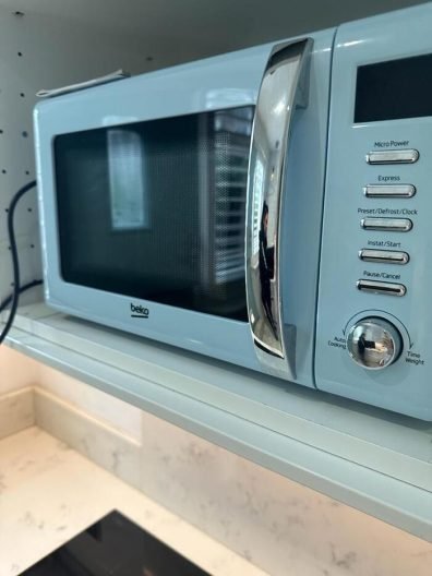 Clean microwave after end of tenancy cleaning in Southwark, SE1