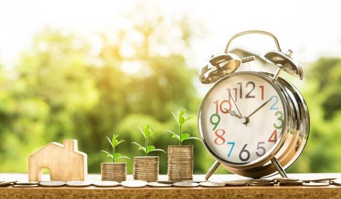 An image depicting a clock, stacked coins, and a small house, symbolizing how end of tenancy cleaning can maximize your deposit return.