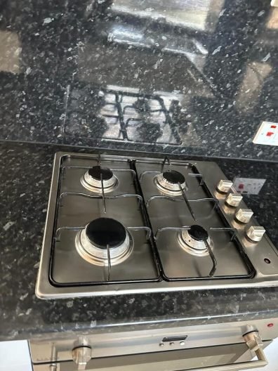Shiny stovetop after end of tenancy cleaning in Chelsea, SW3
