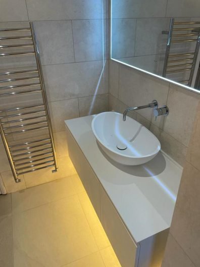 Modern bathroom with clean sink and mirror after end of tenancy cleaning in Battersea, SW8
