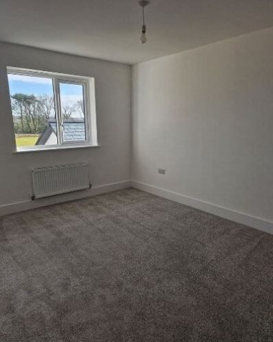 Clean and freshly vacuumed empty bedroom after end of tenancy cleaning in Earls Court, SW5