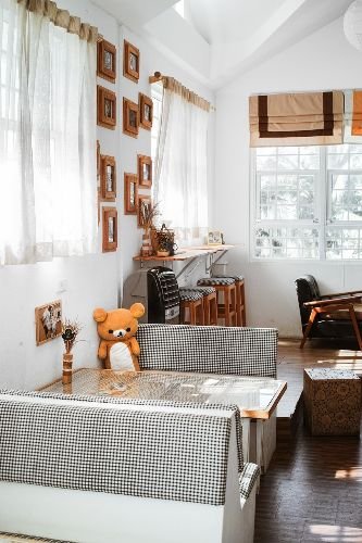 Professionally cleaned bright and cozy living space